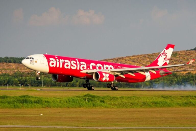 Capital A Finaliza Reestruturação com a Fusão das Companhias Aéreas AirAsia Capital A Finaliza Reestruturação com a Fusão das Companhias Aéreas AirAsia
