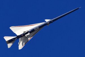 X-59 da NASA realiza primeiro voo experimental supersônico silencioso na Califórnia