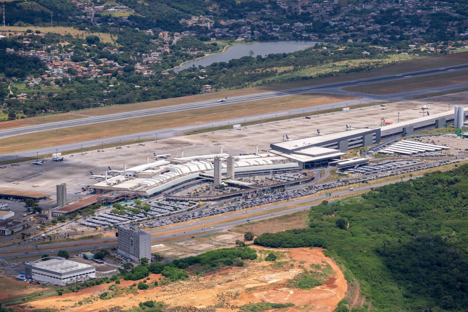 Emergência simulada com Airbus A320 mobiliza cerca de 400 profissionais no Aeroporto Internacional de Belo Horizonte–Confins