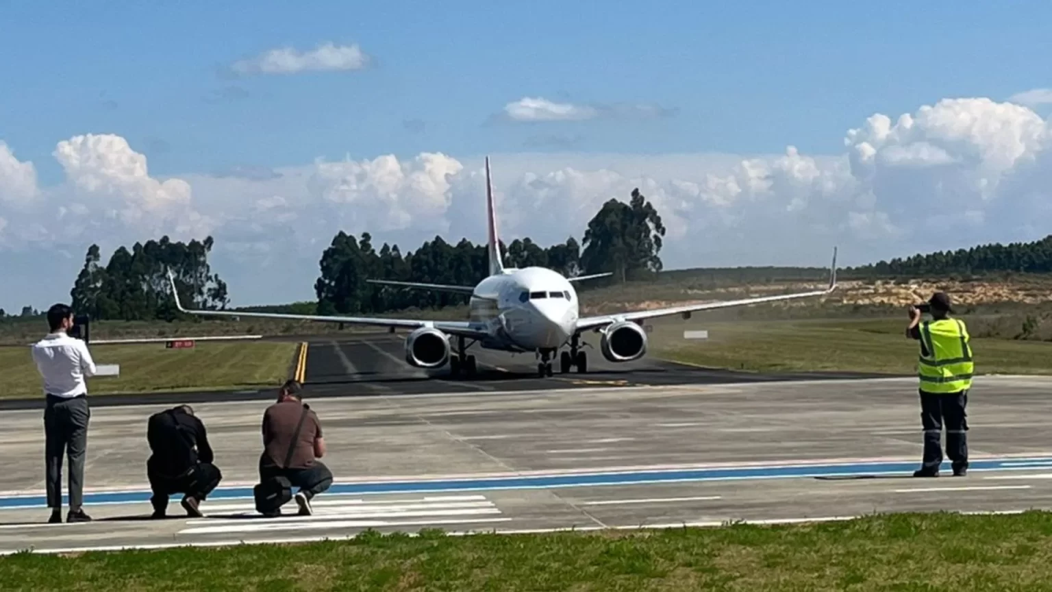 Aeroporto de Correia Pinto retoma voos comerciais com rota para São Paulo