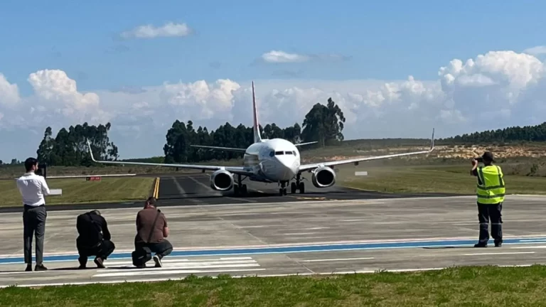 Aeroporto de Correia Pinto retoma voos comerciais com rota para São Paulo