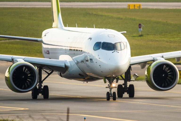 Air Sérvia e airBaltic Expandem Parceria com Novo Contrato de Arrendamento do Airbus A220
