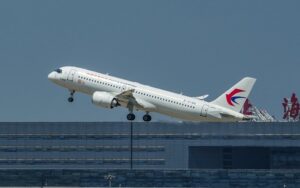 Avião Chinês Aterrissa em Dubai com Olhos no Mercado Global