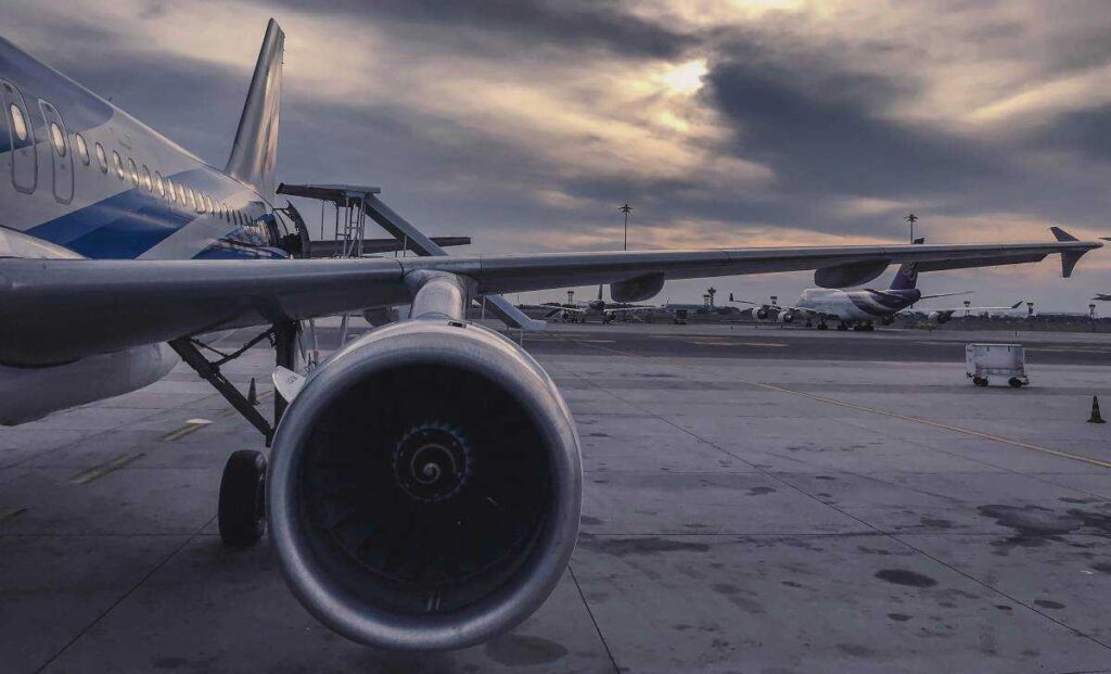 Brasileira Torna-se a Primeira Mulher a Pilotar o Maior Avião Comercial do Mundo Brasileira Torna-se a Primeira Mulher a Pilotar o Maior Avião Comercial do Mundo