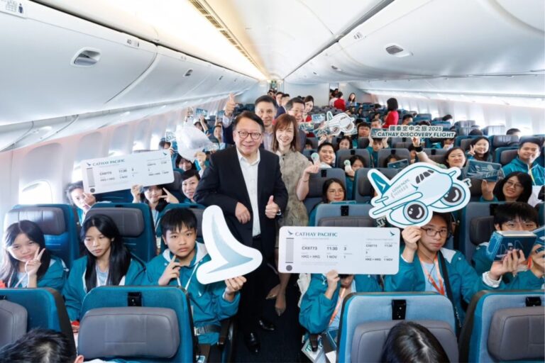 Cathay Lança 180 Novos Folhetos no Discovery Flight para Inspirar a Nova Geração Cathay Lança 180 Novos Folhetos no Discovery Flight para Inspirar a Nova Geração