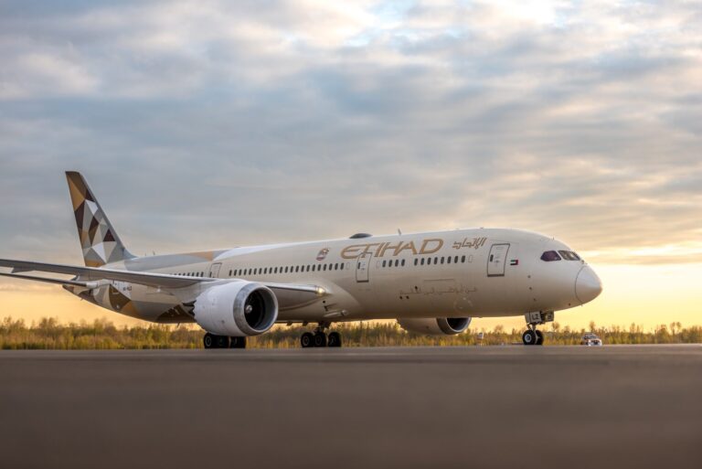 Etihad Alcança a Notável Marca de 300 Voos Diários com a Expansão de Sua Rede Aérea Etihad Alcança a Notável Marca de 300 Voos Diários com a Expansão de Sua Rede Aérea