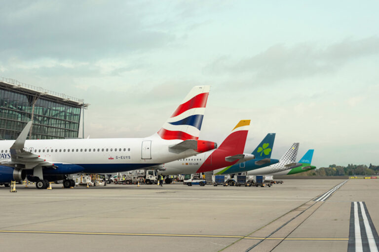 IAG Anuncia Equipamento de Mais de 500 Aeronaves com Wi-Fi de Alta Velocidade Starlink IAG Anuncia Equipamento de Mais de 500 Aeronaves com Wi-Fi de Alta Velocidade Starlink