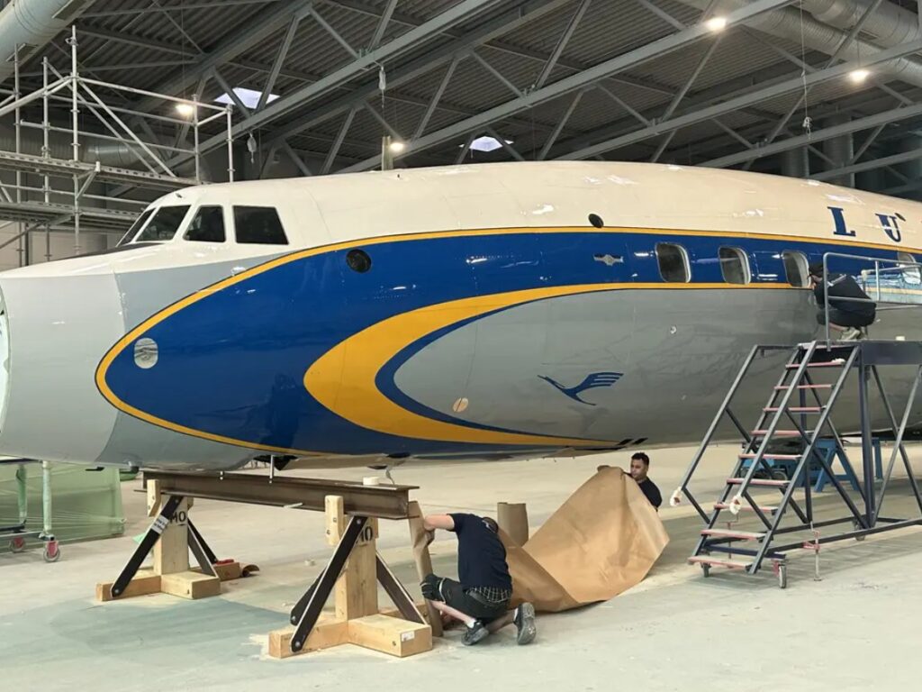 Lufthansa Technik Finaliza os Últimos Detalhes no Vintage Lockheed Starliner Restaurado Lufthansa Technik Finaliza os Últimos Detalhes no Vintage Lockheed Starliner Restaurado