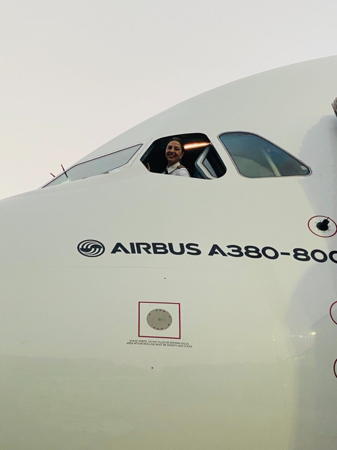 Superando Desafios: A Primeira Comandante Brasileira do Maior Avião Comercial do Mundo Compartilha sua Inspiração - G1