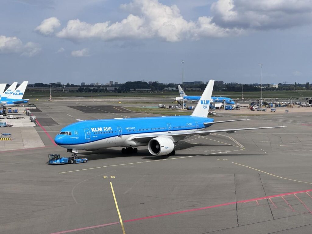 Passageiro aciona saída de emergência e cancela voo da KLM em Atlanta