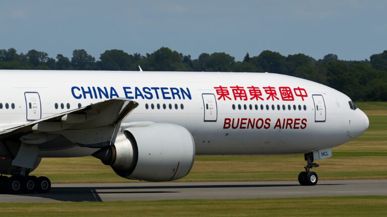 Estabelecimento da Rota Xangai–Buenos Aires: Um Marco na Era dos Voos Ultralongos na Aviação Comercial China Eastern lança rota Xangai–Buenos Aires e inaugura novo marco dos voos ultralongos na aviação comercial.