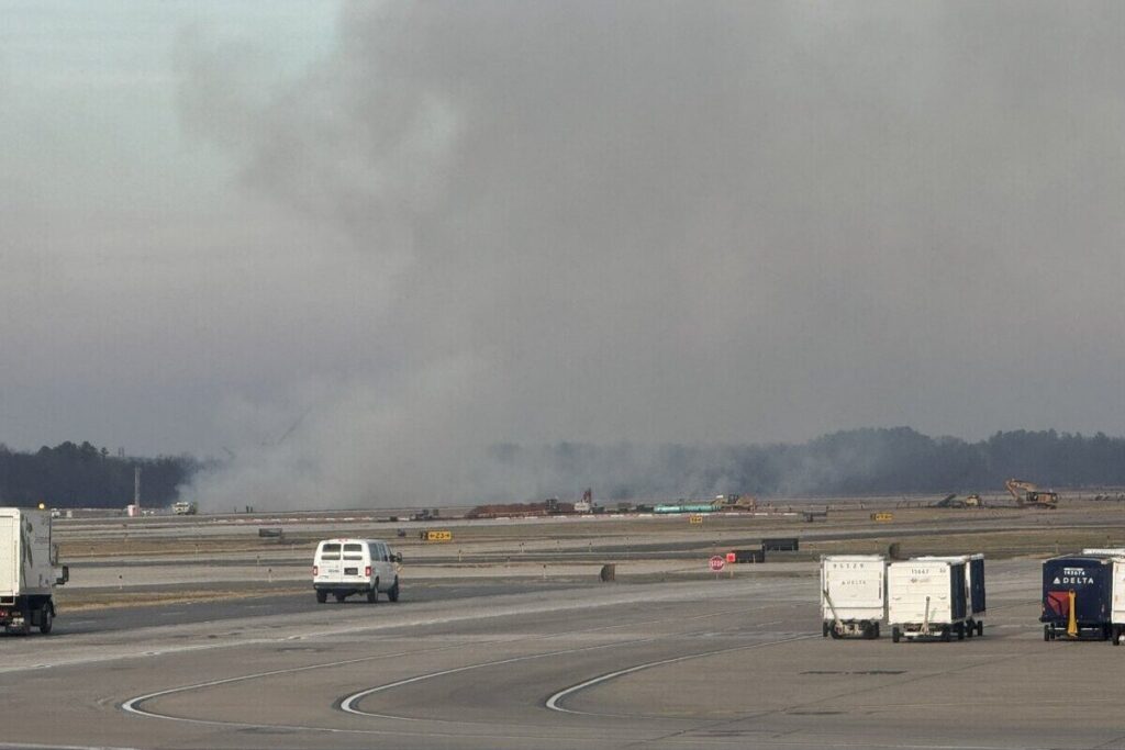 United Airlines 777 Ruma a Tóquio, Retorna a Washington Dulles Devido a Problema no Motor United Airlines 777 Ruma a Tóquio, Retorna a Washington Dulles Devido a Problema no Motor