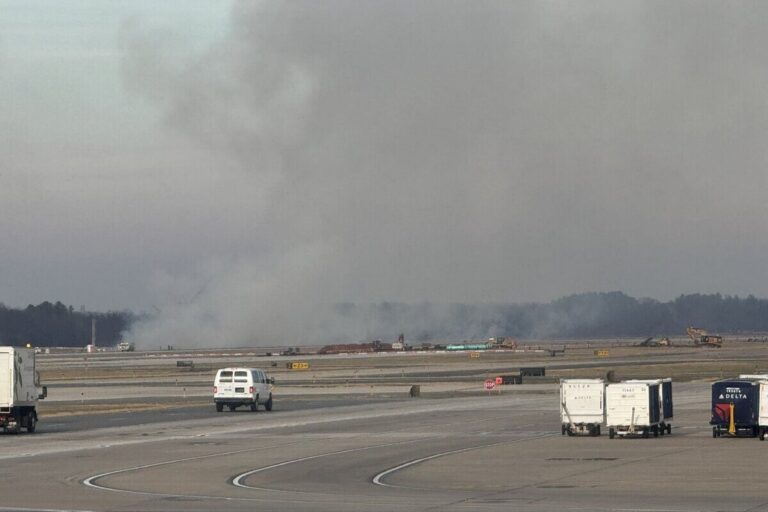 United Airlines 777 Ruma a Tóquio, Retorna a Washington Dulles Devido a Problema no Motor