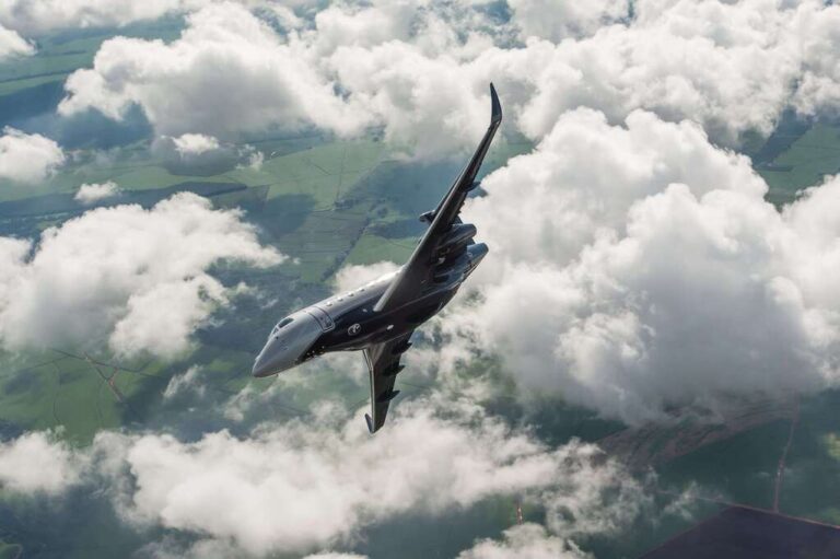 Embraer ganha ritmo no 4º trimestre e surpreende com entregas em 2025