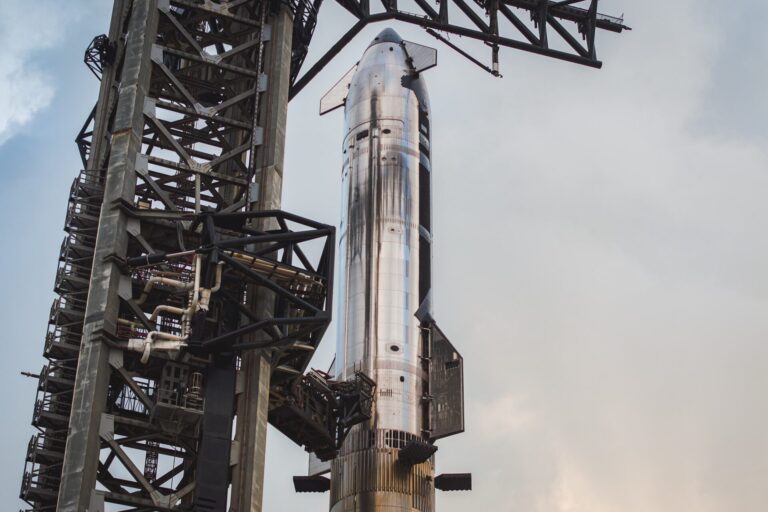 Lançamentos Espaciais Impactam Espaço Aéreo dos EUA: FAA Emite Alerta aos Pilotos