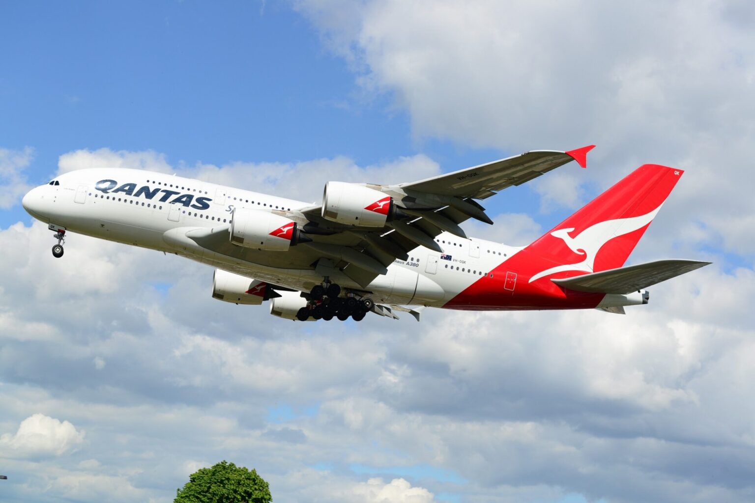 Qantas A380 Realiza Dois Voos com Ferramenta Presa na Asa Esquerda