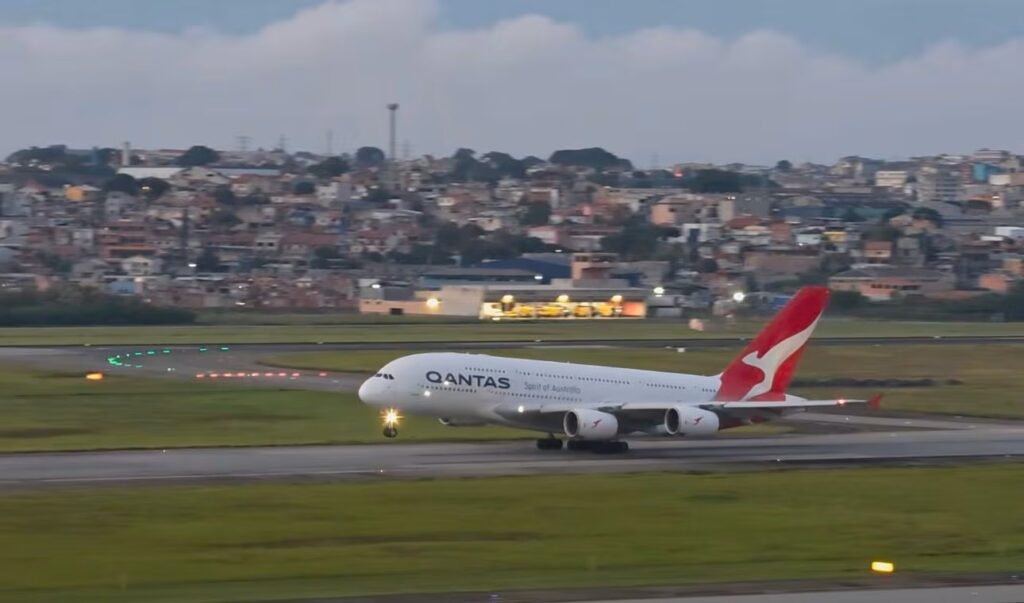 Airbus A380 da Qantas faz voo histórico direto entre Sydney e São Paulo