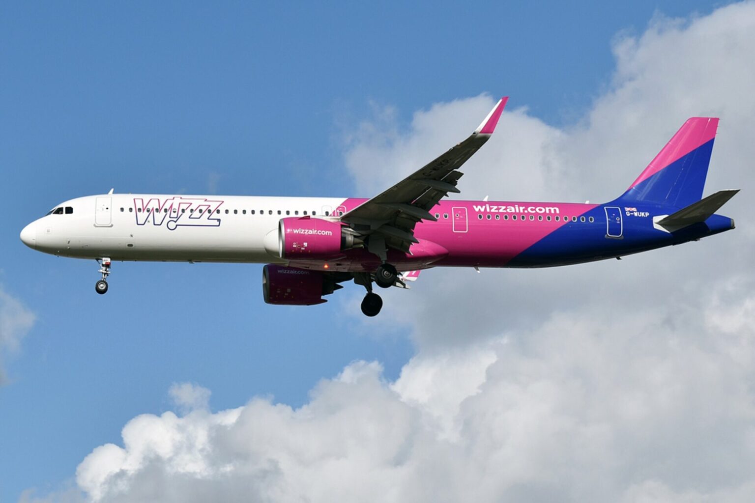 Caças da IDF Acompanham Voo da Wizz Air em Resposta a Alertas de Segurança