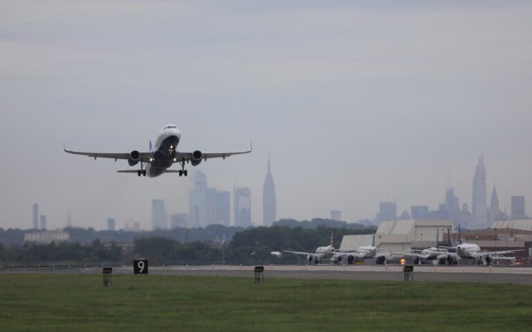 Desafios na Aviação: Superando Gargalos Industriais e Tensões Geopolíticas Globalmente