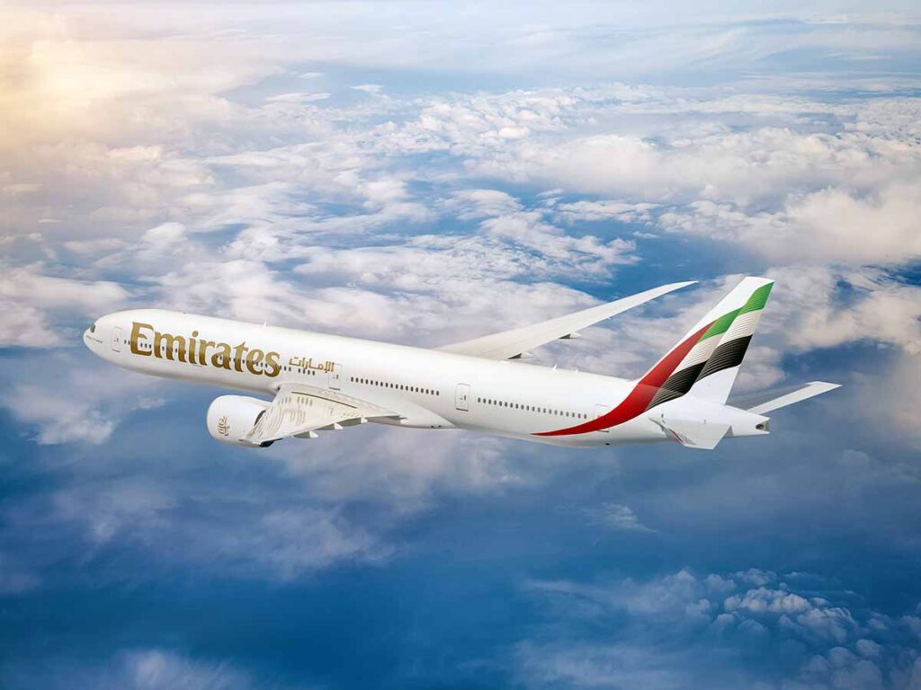 Emirates Expande Conexões com Tóquio: Novo Serviço Boeing 777-300ER com Cabines Renovadas