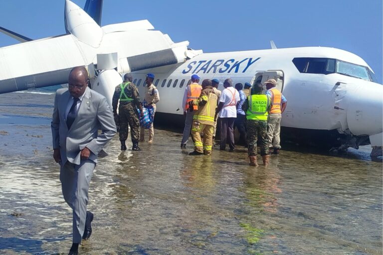 Fokker 50 Ultrapassa Limites da Pista no Aeroporto de Mogadíscio