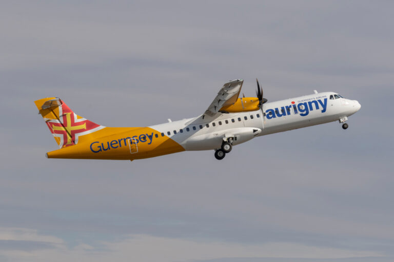 Investigação em Curso: Falha Elétrica no ATR 72 da Aurigny Investigação em Curso: Falha Elétrica no ATR 72 da Aurigny