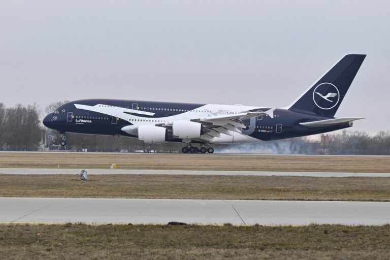 Lufthansa Revela Novo Design do Airbus A380 Integrando-se ao 'Team XXL Crane'