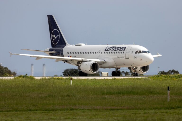 Pilotos da Lufthansa CityLine Manifestam Apoio a Possível Greve
