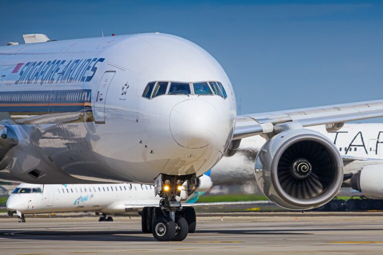 SIA e ANA Renovam Parcerias com a Boeing por meio da Collins Aerospace