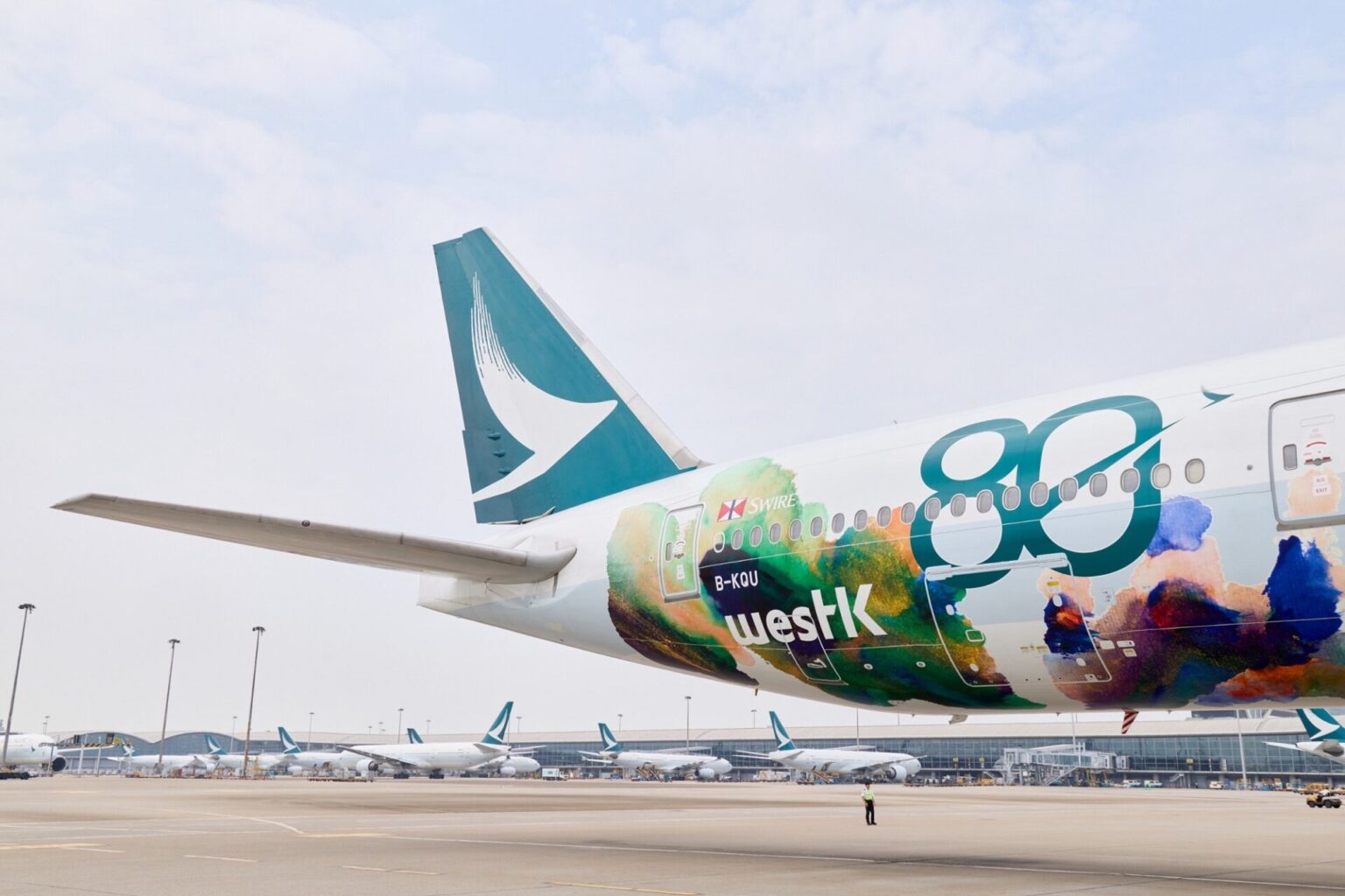 Cathay Pacific Apresenta Deslumbrante Nova Pintura Comemorativa do Boeing 777 para Aniversário