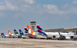 Governo Avalia Redução de Impostos para Mitigar Aumento do Preço do Combustível de Aviação