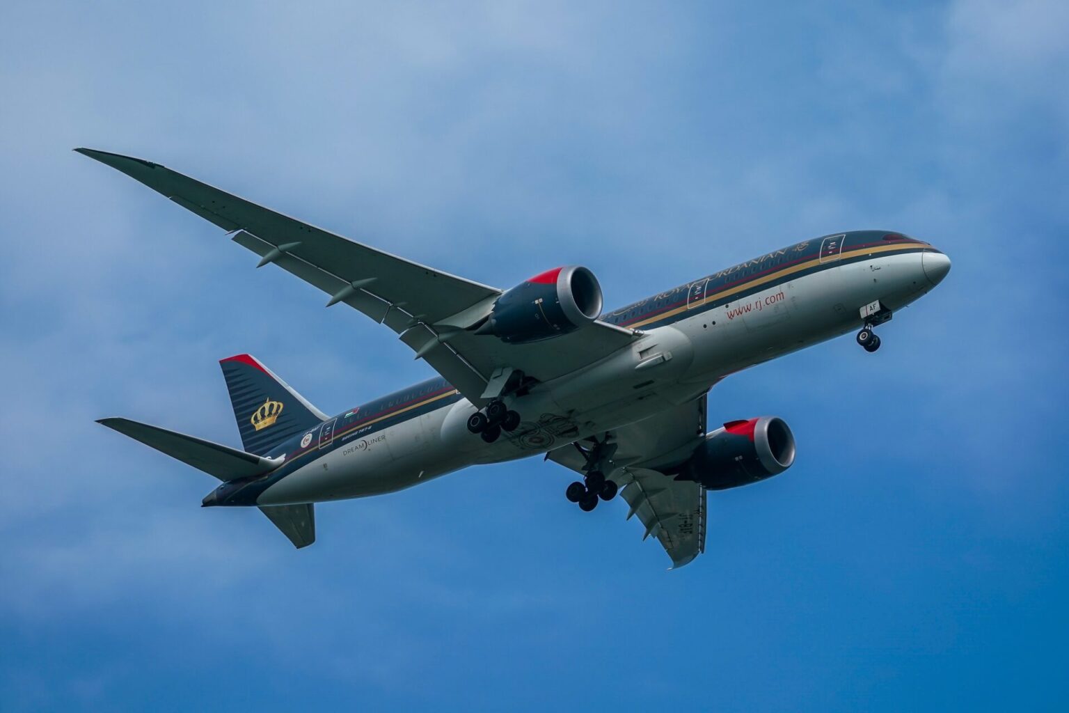 Mais de 17.500 cidadãos dos EUA são evacuados do Oriente Médio em operações de resgate aéreo