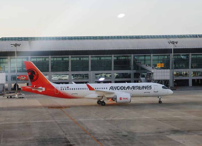 TAAG Expande sua Frota com o Sexto Airbus A220-300, Potencializando a Conectividade Regional