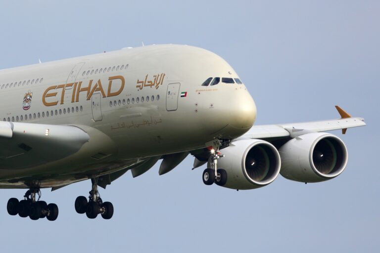 Voos da Etihad Despendendo dos Emirados Árabes Unidos Durante Conflitos no Irã